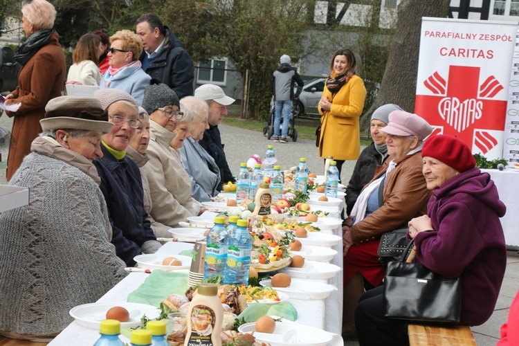 Śniadanie wielkanocne dla samotnych, chorych i potrzebujących w Miliczu