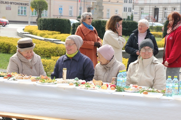 Śniadanie wielkanocne dla samotnych, chorych i potrzebujących w Miliczu