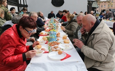 Śniadanie wielkanocne dla samotnych, chorych i potrzebujących w Miliczu