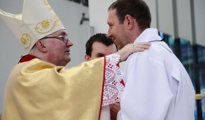 Archidiecezja krakowska ma 33 nowych nadzwyczajnych szafarzy Komunii Świętej