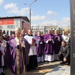 Odsłonięto pomnik wdzięczności za chrzest Polski i odzyskanie niepodległości