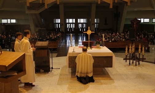 Adoracja Najświętszego Sakramentu, to stały punkt Duchowej rEwolucji