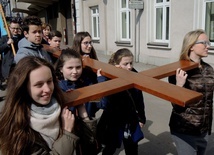 Jak zawsze, diecezjalny krzyż będzie towarzyszył młodzieży w Bielsku-Białej w Niedzielę Palmową.