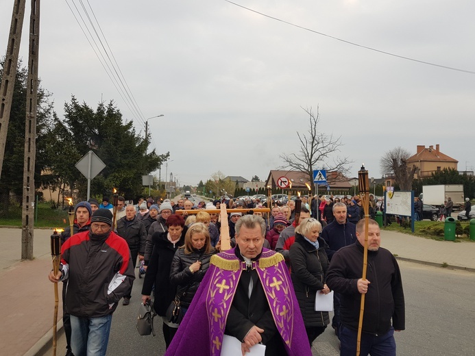 ​Droga Krzyżowana ulicach parafii pw. NMP Różańcowej w Kiełczowie