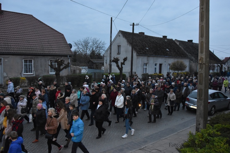 Spektakl i Droga Krzyżowa w Witnicy