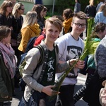 Tarnów. Niedziela Palmowa młodych. Procesja różańcowa