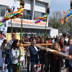 Tarnów. Niedziela Palmowa młodych. Procesja różańcowa