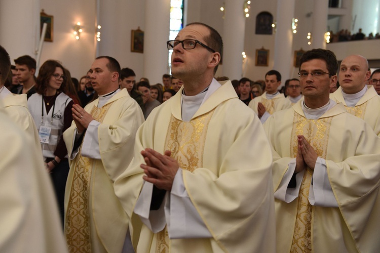 Tarnów. Niedziela Palmowa młodych. Msza św.