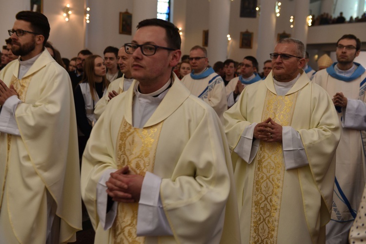 Tarnów. Niedziela Palmowa młodych. Msza św.