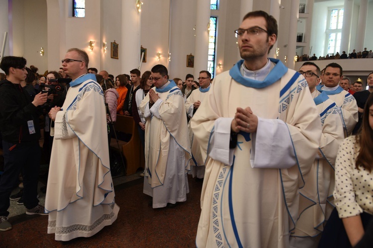 Tarnów. Niedziela Palmowa młodych. Msza św.