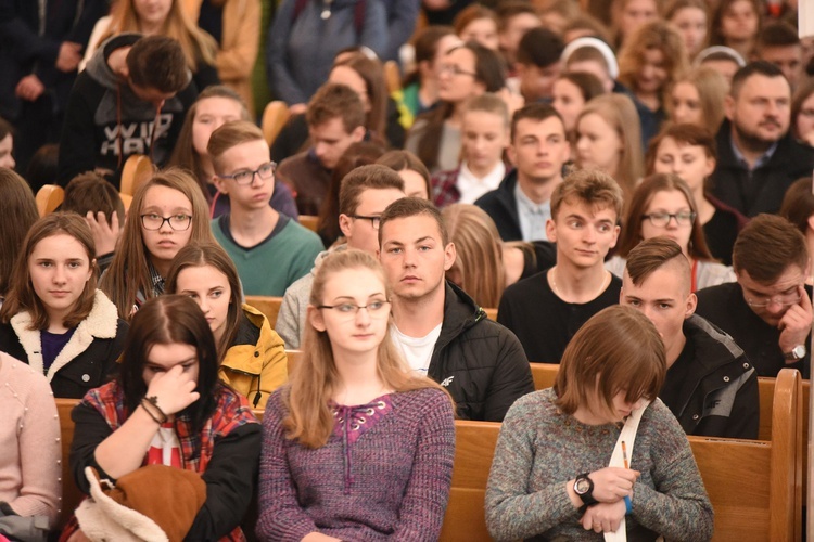 Tarnów. Niedziela Palmowa młodych. Msza św.