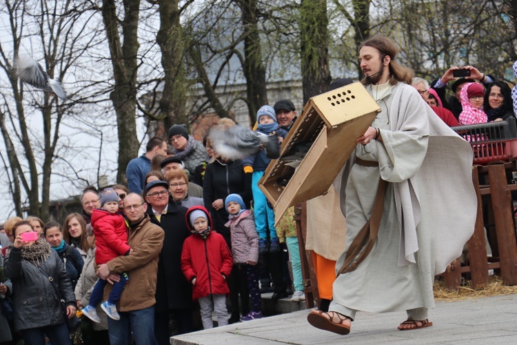 Rozpoczęły się obchody Chwalebnego Misterium Męki Pańskiej