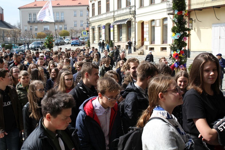 Niedziela Palmowa młodych w Bielsku-Białej 2019 - procesja do katedry