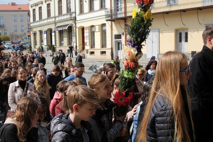 Niedziela Palmowa młodych w Bielsku-Białej 2019 - procesja do katedry