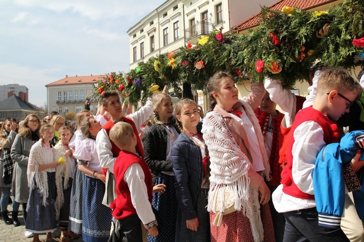 Niedziela Palmowa młodych w Bielsku-Białej 2019 - procesja do katedry