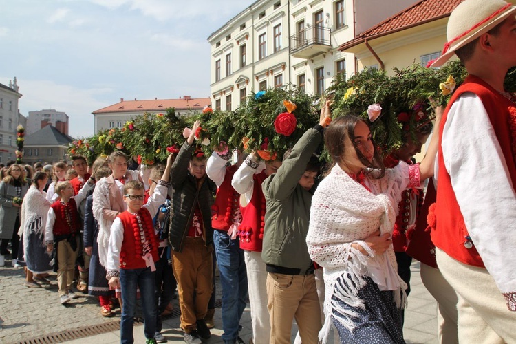 Niedziela Palmowa młodych w Bielsku-Białej 2019 - procesja do katedry