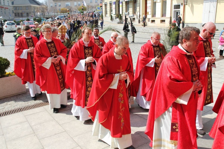 Niedziela Palmowa młodych w Bielsku-Białej 2019 - procesja do katedry