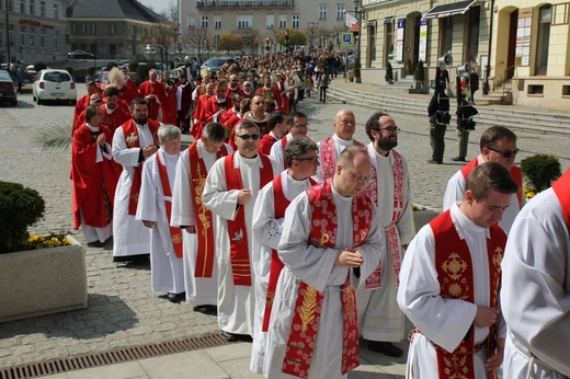 Niedziela Palmowa młodych w Bielsku-Białej 2019 - procesja do katedry
