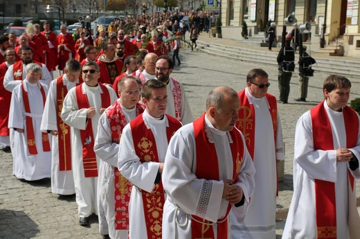 Niedziela Palmowa młodych w Bielsku-Białej 2019 - procesja do katedry