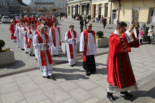 Niedziela Palmowa młodych w Bielsku-Białej 2019 - procesja do katedry