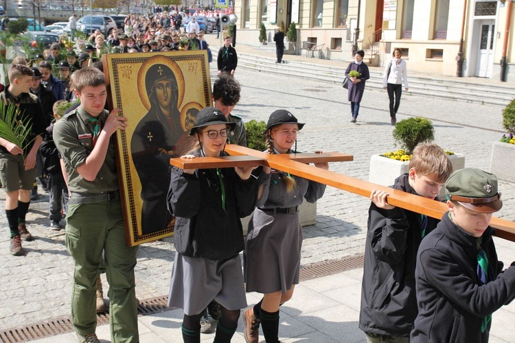 Niedziela Palmowa młodych w Bielsku-Białej 2019 - procesja do katedry