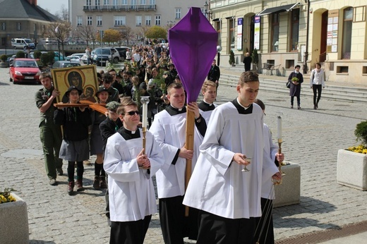Niedziela Palmowa młodych w Bielsku-Białej 2019 - procesja do katedry