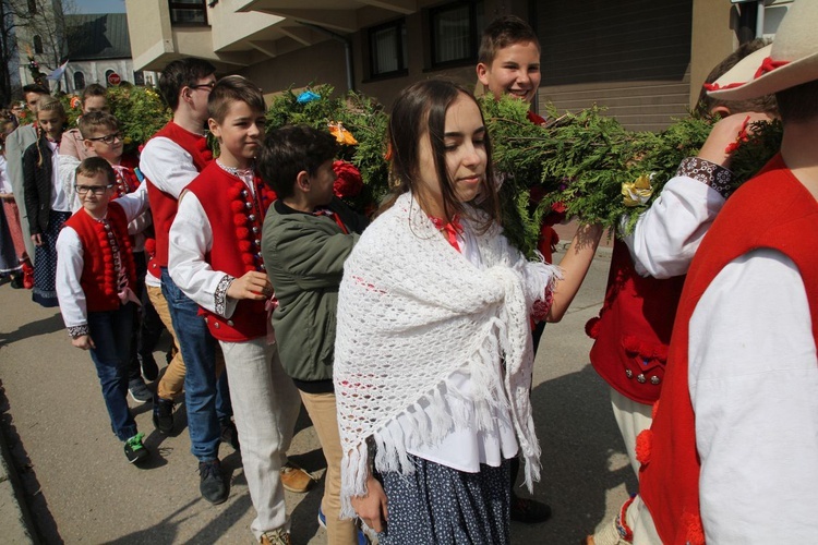 Niedziela Palmowa młodych w Bielsku-Białej 2019 - procesja do katedry