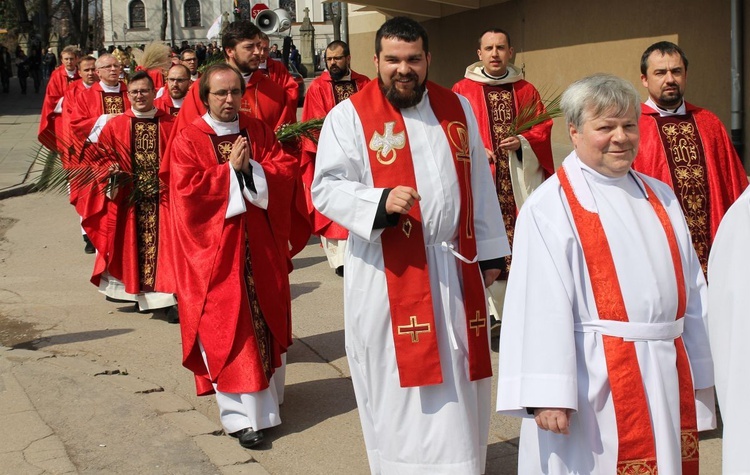 Niedziela Palmowa młodych w Bielsku-Białej 2019 - procesja do katedry