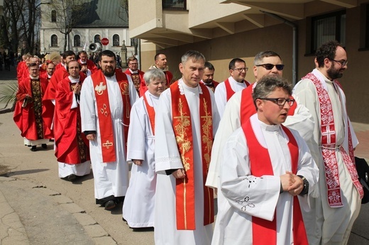 Niedziela Palmowa młodych w Bielsku-Białej 2019 - procesja do katedry