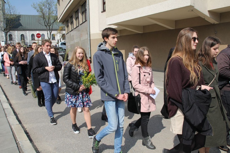 Niedziela Palmowa młodych w Bielsku-Białej 2019 - procesja do katedry