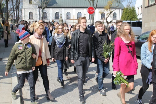 Niedziela Palmowa młodych w Bielsku-Białej 2019 - procesja do katedry