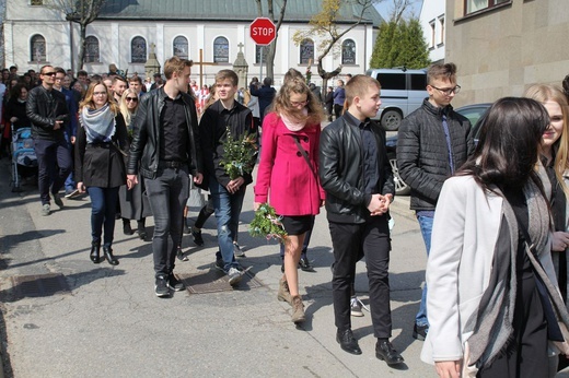Niedziela Palmowa młodych w Bielsku-Białej 2019 - procesja do katedry