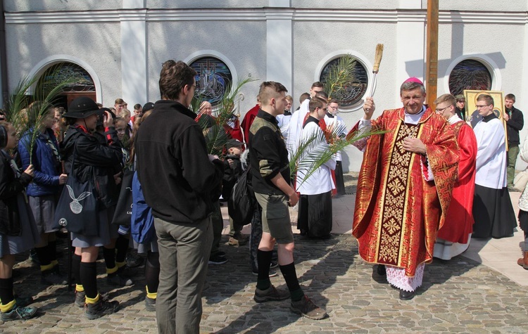 Niedziela Palmowa młodych w Bielsku-Białej 2019 - procesja do katedry