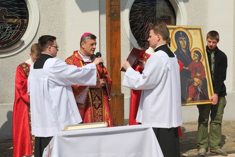 Niedziela Palmowa młodych w Bielsku-Białej 2019 - procesja do katedry