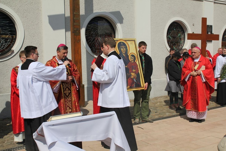 Niedziela Palmowa młodych w Bielsku-Białej 2019 - procesja do katedry