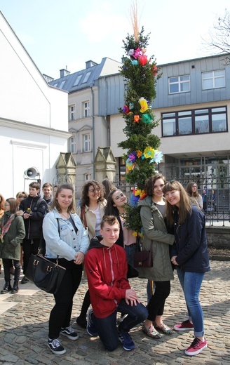 Niedziela Palmowa młodych w Bielsku-Białej 2019 - procesja do katedry