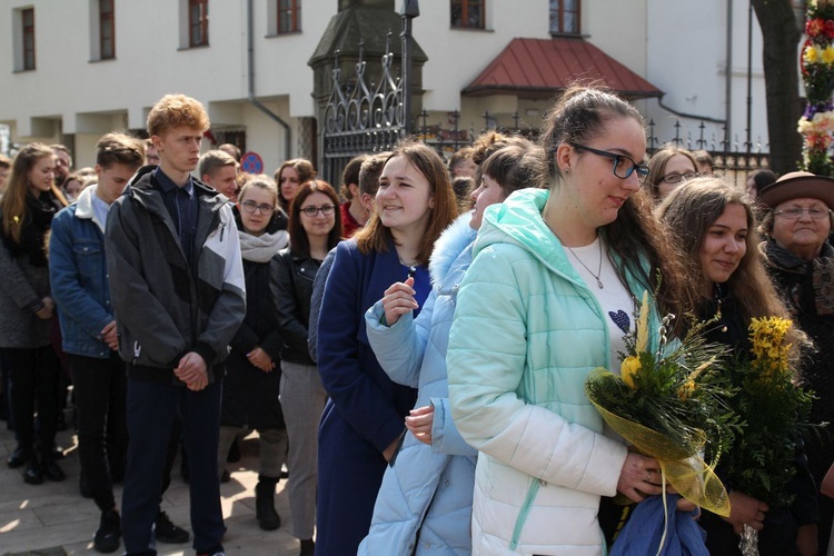 Niedziela Palmowa młodych w Bielsku-Białej 2019 - procesja do katedry