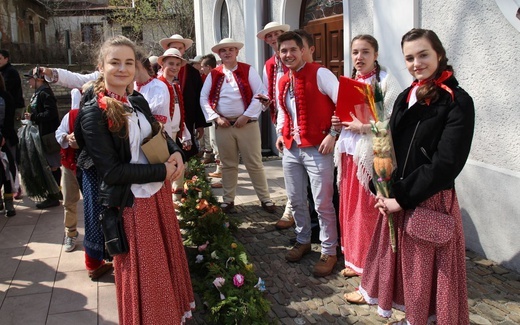 Niedziela Palmowa młodych w Bielsku-Białej 2019 - procesja do katedry