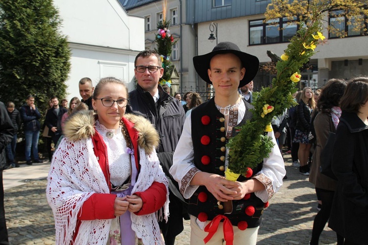 Niedziela Palmowa młodych w Bielsku-Białej 2019 - procesja do katedry