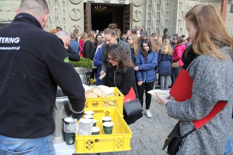 Niedziela Palmowa młodych w Bielsku-Białej 2019 - Msza Święta