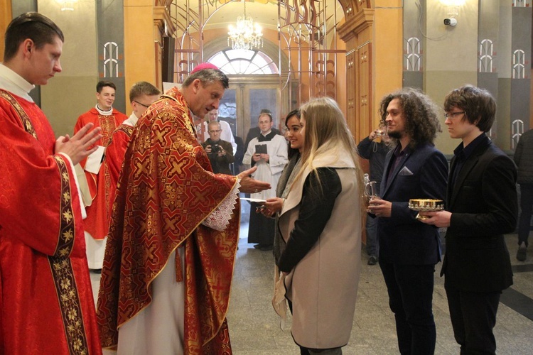 Niedziela Palmowa młodych w Bielsku-Białej 2019 - Msza Święta