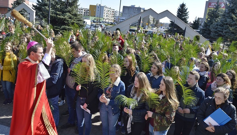 Niedziela Palmowa młodych diecezji płockiej