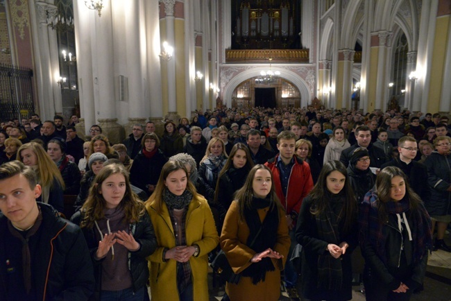 Droga Krzyżowa młodych w Radomiu