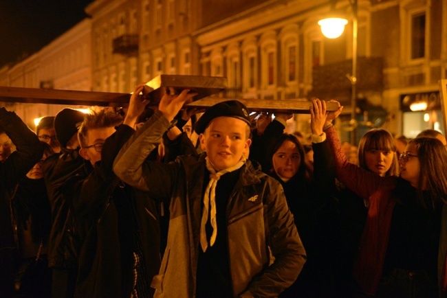 Droga Krzyżowa młodych w Radomiu