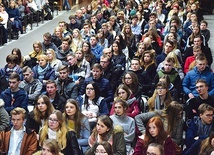 ◄	Na Jasną Górę przybyło ok. dwóch tysięcy licealistów z diecezji łowickiej.