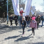 ◄	Panie z całej diecezji bardzo licznie odpowiedziały na zaproszenie, by wyruszyć w kilkunastokilometrową trasę.