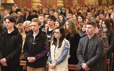 Maturzyści modlili się o dary Ducha Świętego na czas egzaminów.  