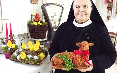 Siostra Aniela Garecka z Bagna to pierwsza zakonnica, która prowadziła w telewizji program kulinarny. Pisze też popularne książki kucharskie.