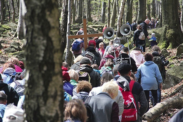 Pielgrzymka na Ślężę  to dobra propozycja  na długi weekend.