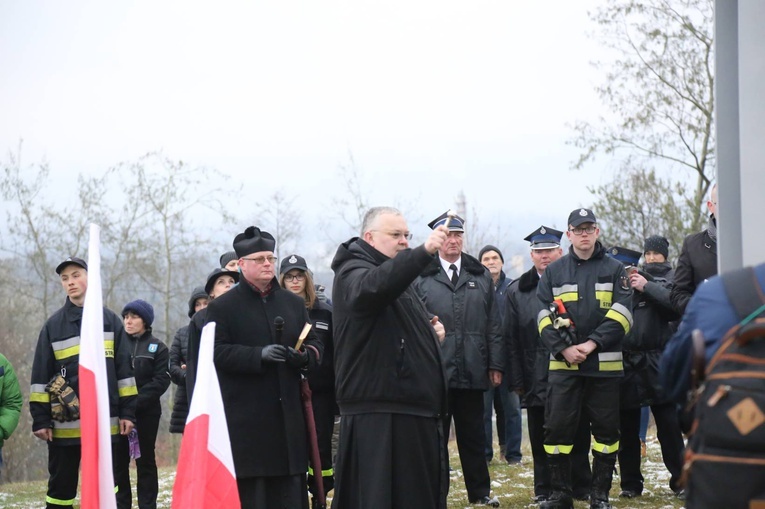 Poświęcenie krzyża w Biegonicach